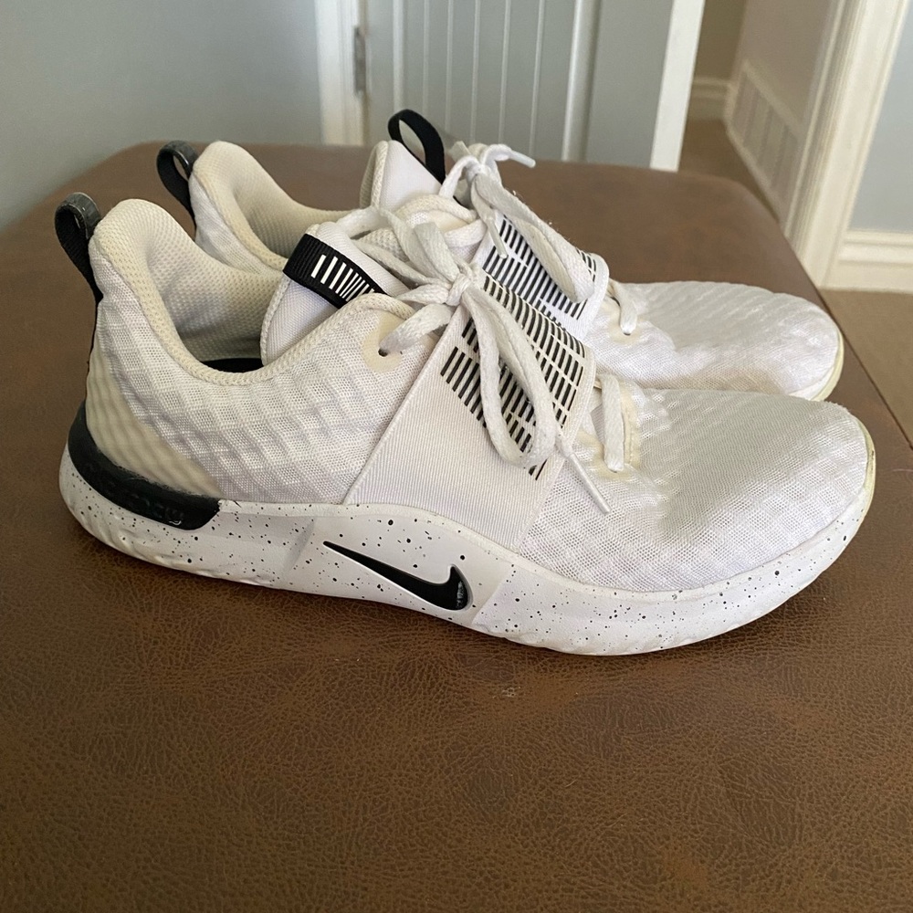 Women’s Nike TR9 sneakers size 8